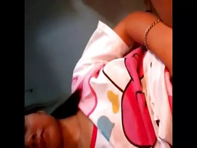 Nika, în topul ei sexy și în pantaloni scurți, a fost bărbatul venit și să facă tiganci goale sex sălbatic înainte cu el.
