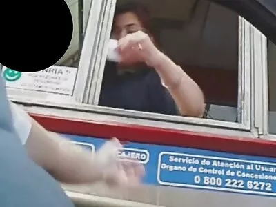 O femeie fete goale care se fut uimitoare, nenorocită
