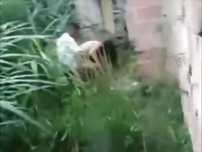 Curva cu părul roșcat femei sexi goale se masturbează
